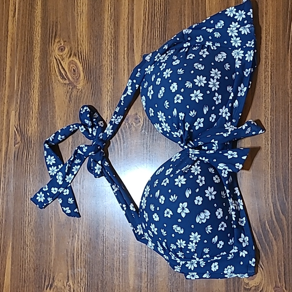 👙Liz Claiborne Swim Top👙